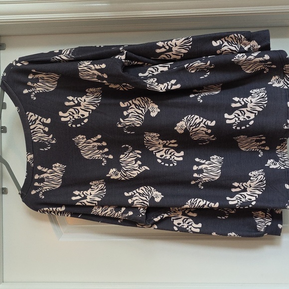 NWOT XL Boutique Women's Tiger Print Sweatshirt - Black and Cream - Picture 6 of 8